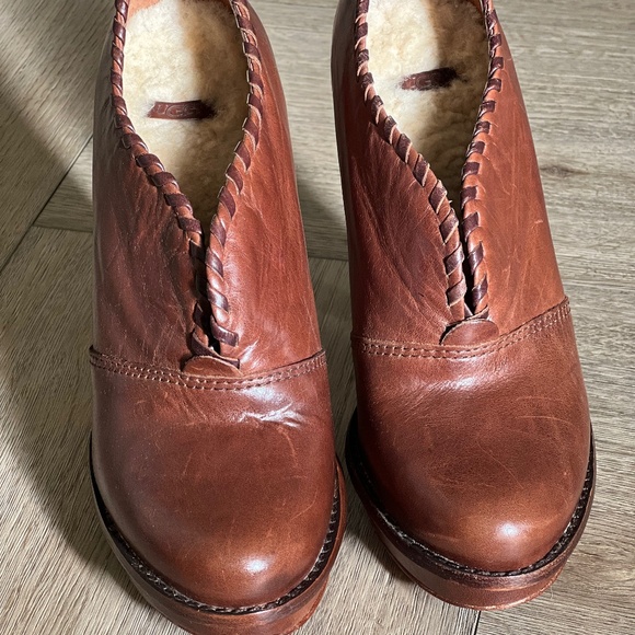 UGG Jamison Booties Size 6.5 - Picture 1 of 10